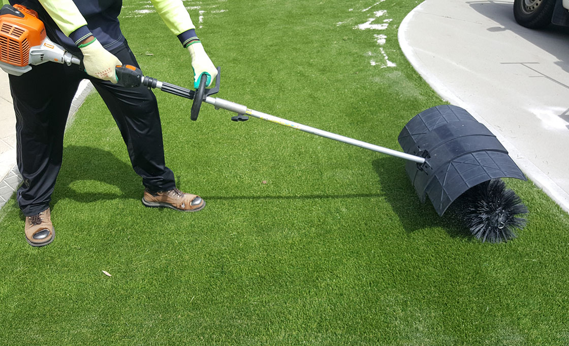 Artificial grass Brushing and Grass Care